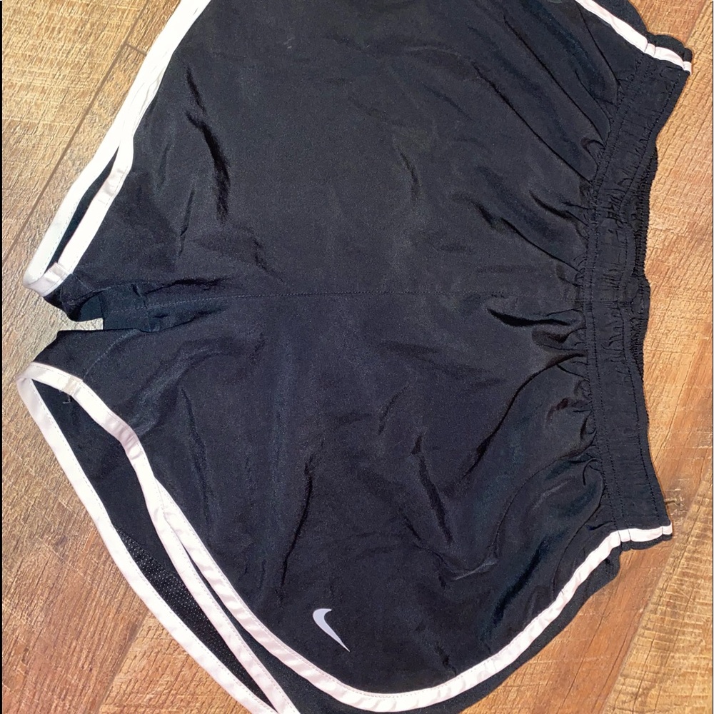 NIKE shorts only worn twice size Large